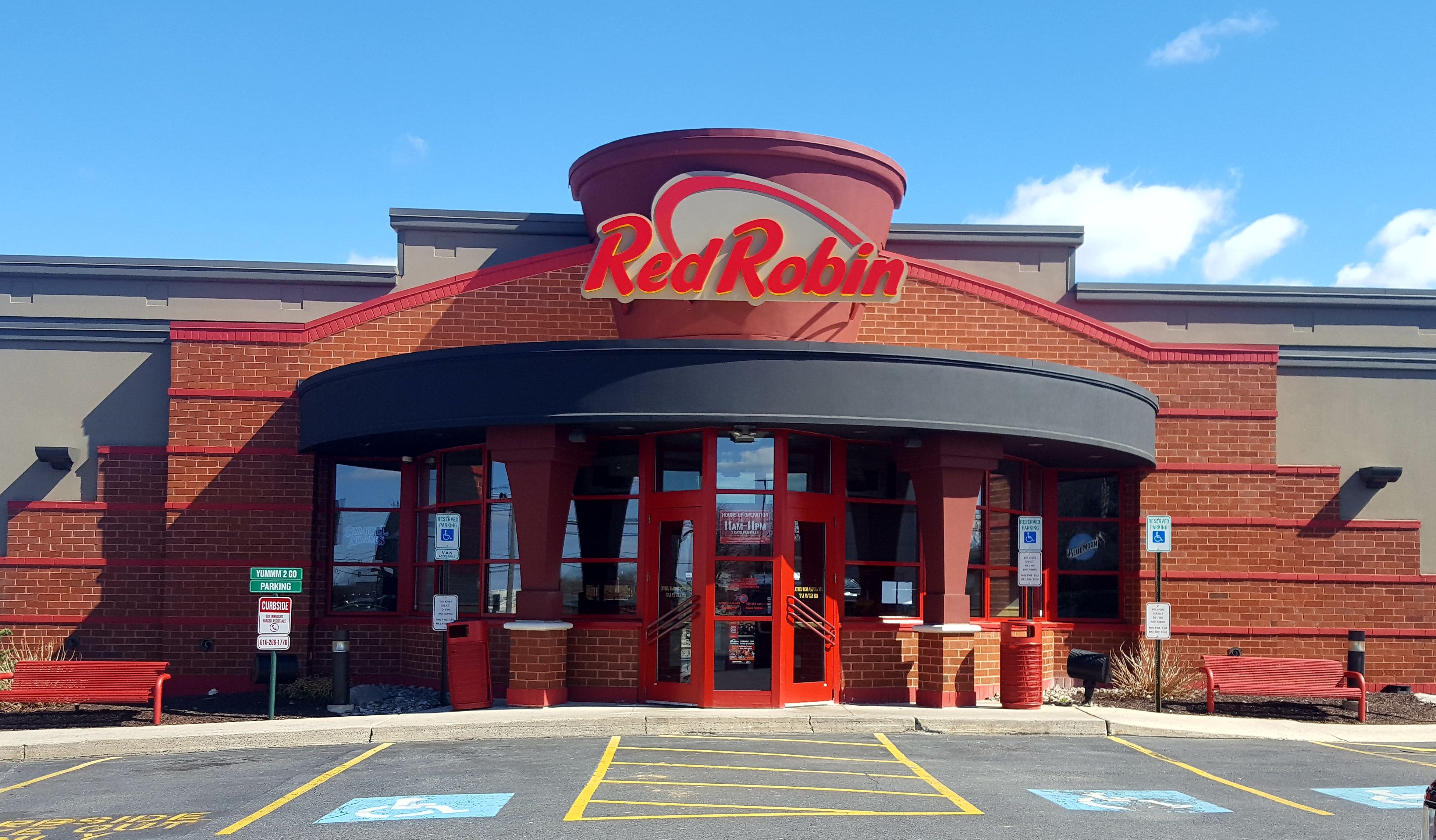 External Front Entrance Image of the Airport Road Red Robin location