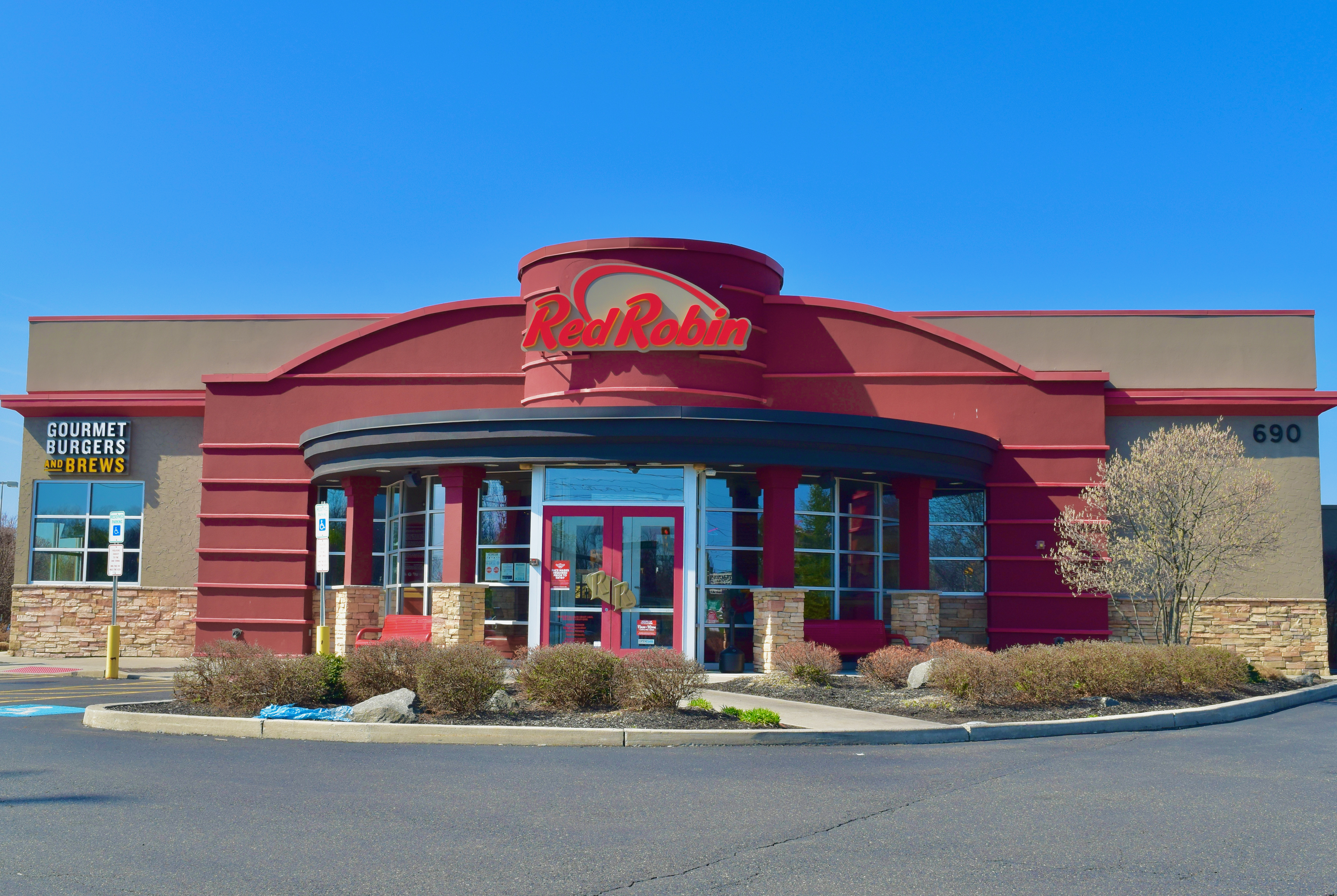 Exterior of the Red Robin Restaurant in Quakertown, PA